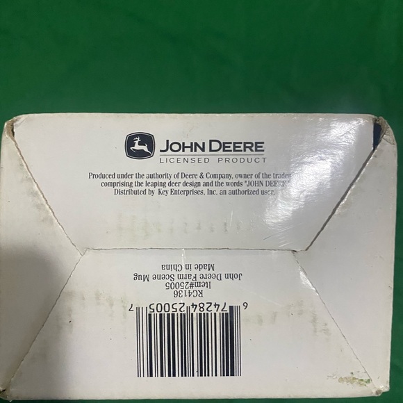 NEW JOHN DEERE FARM SCENE TRACTOR MUG W/BOX - Picture 5 of 11